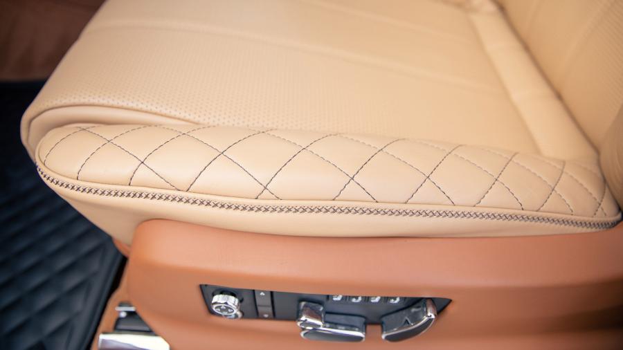 Детали интерьера Bentley Bentayga Stetson Edition 2019 года  (NA) (фото 20 из 25)